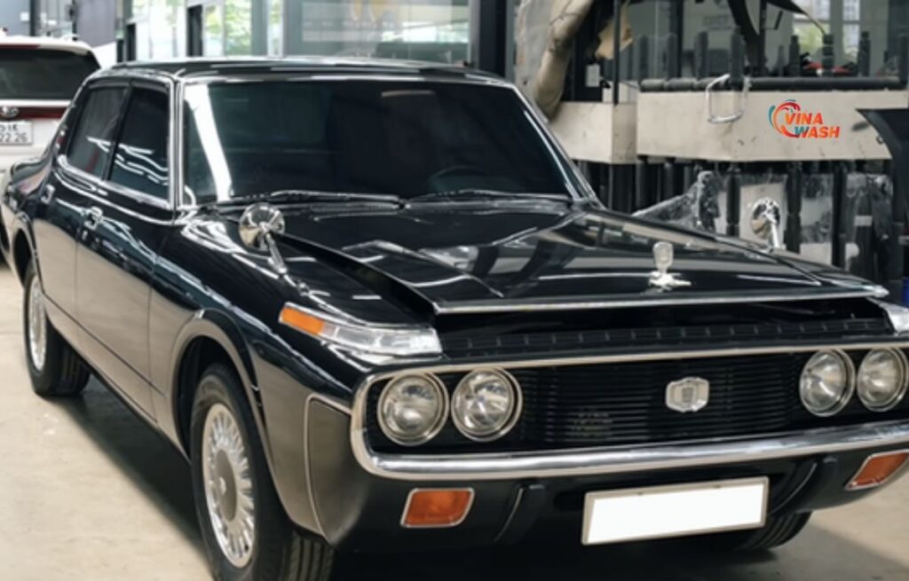 Crown 1975