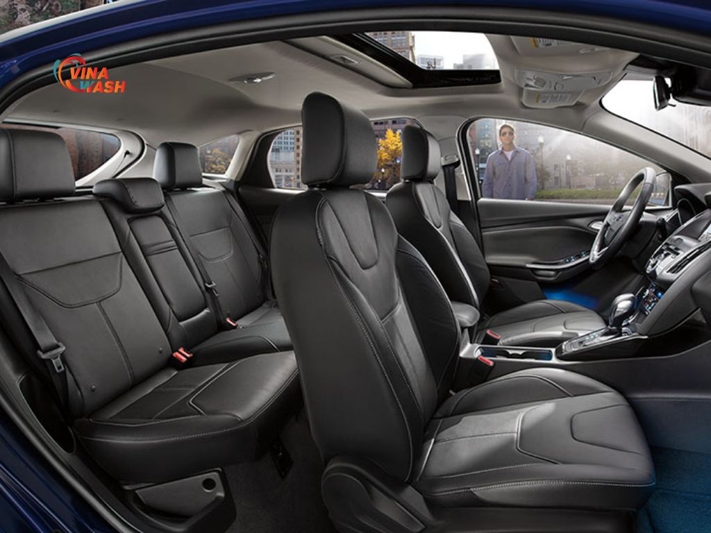 Ghế ngồi và không gian Ford Focus