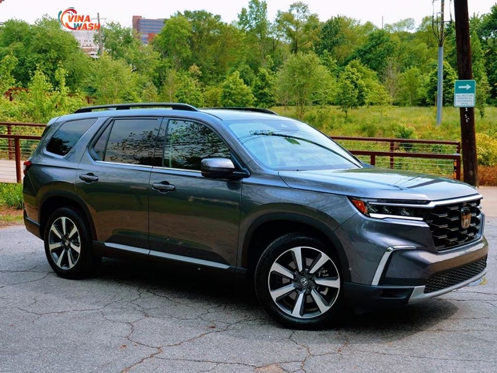 Dòng SUV cỡ lớn này được trang bị hàng loạt tính năng tiện nghi như