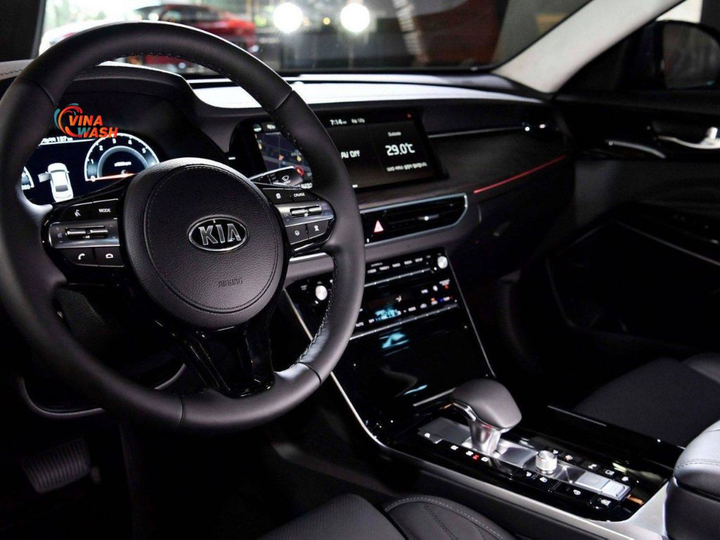 Khoang lái và táp lô Kia Cadenza