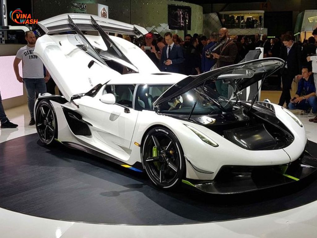 Koenigsegg Jesko sở hữu thân vỏ carbon tối tân, chỉ nặng 1320kg nhưng mạnh hơn cả siêu xe đua F1