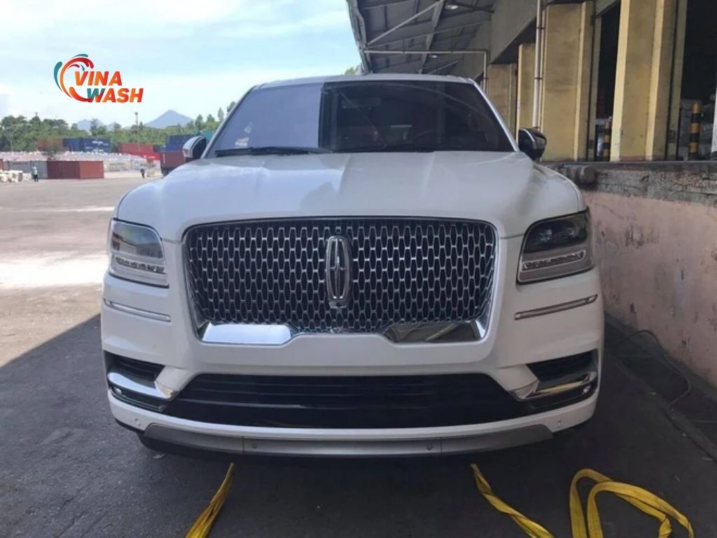 Thiết kế đầu xe của Lincoln Navigator