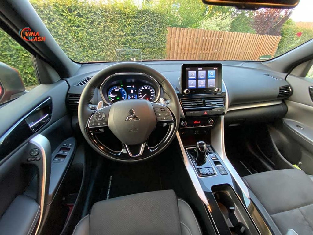 Táp lô Eclipse Cross