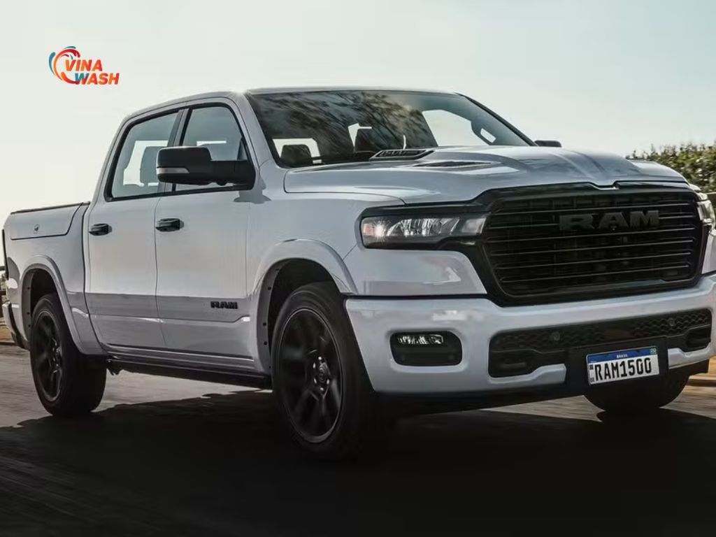 Từ cỗ máy 702 mã lực đến nội thất chuẩn limousine, đây là lý do vì sao RAM 1500 TRX được ví như “quái thú việt dã” khiến ai cũng phải ngoái nhìn.