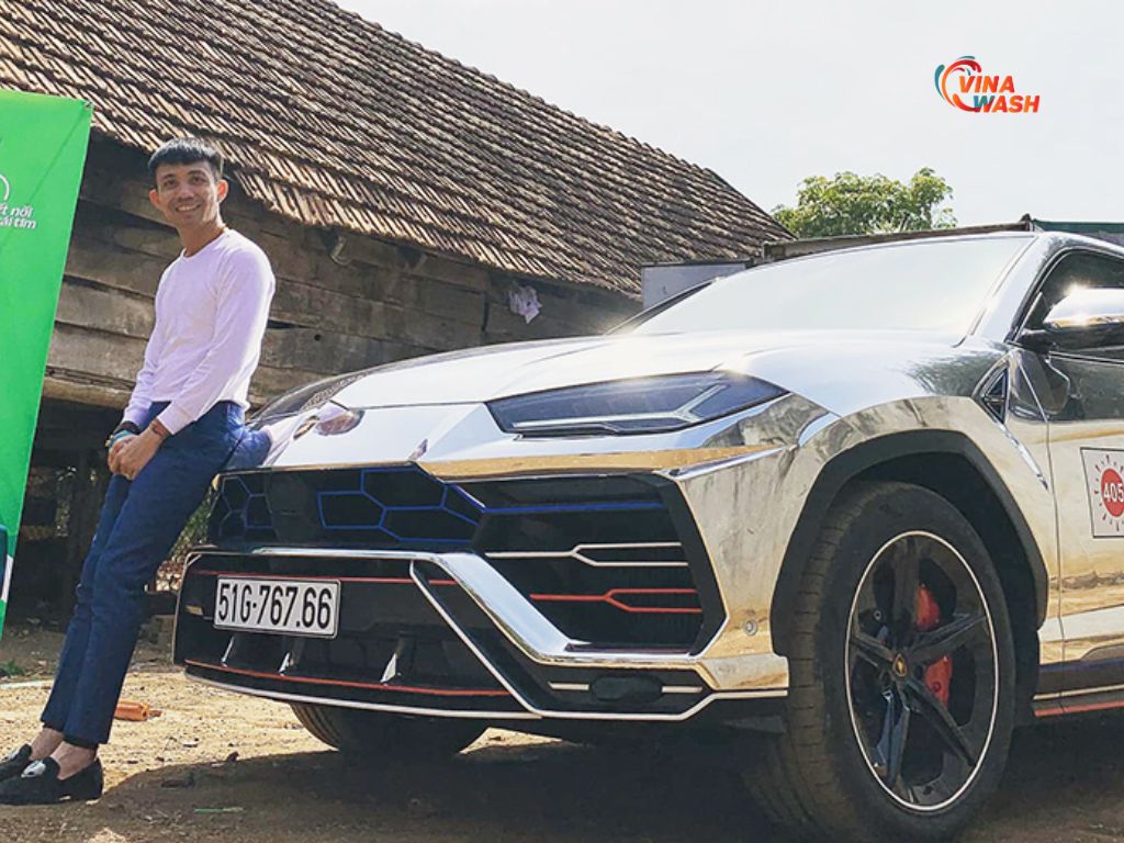 Siêu xe Lamborghini Urus 23 tỷ của đại gia Minh "Nhựa"