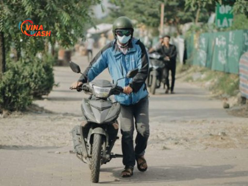 Xe máy để qua đêm khó nổ hoặc để lâu không sử dụng là hiện tượng phổ biến và thường bắt nguồn từ một hoặc nhiều nguyên nhân sau: