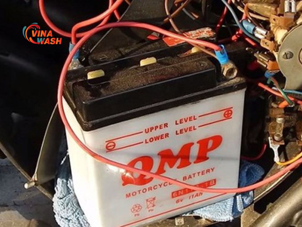 Ắc quy là nguồn cung cấp điện chính cho việc khởi động.