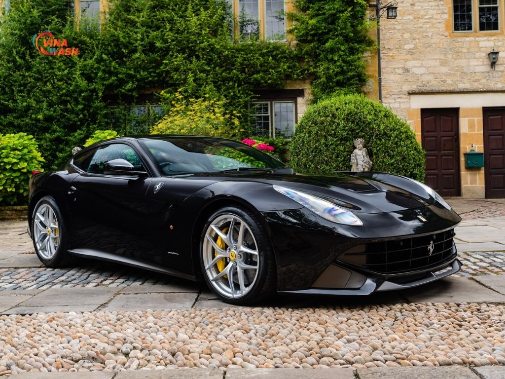 Tại đường thử Fiorano, Ferrari F12 Berlinetta chỉ mất 1 phút 23 giây để hoàn thành một vòng đua – nhanh hơn Ferrari ENZO 2 giây và 458 Italia 1 giây.