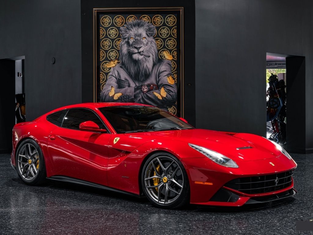 Ferrari được thiết kế với triết lý "lái xe bằng cảm xúc", biến khoang lái của F12 Berlinetta thành một trải nghiệm cảm giác lái đậm chất Ý