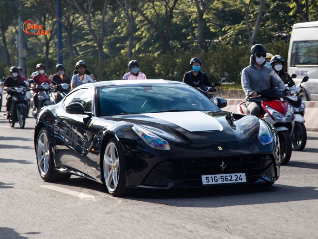 Ferrari F12 Berlinetta có gì khiến giới mê xe phát cuồng? 