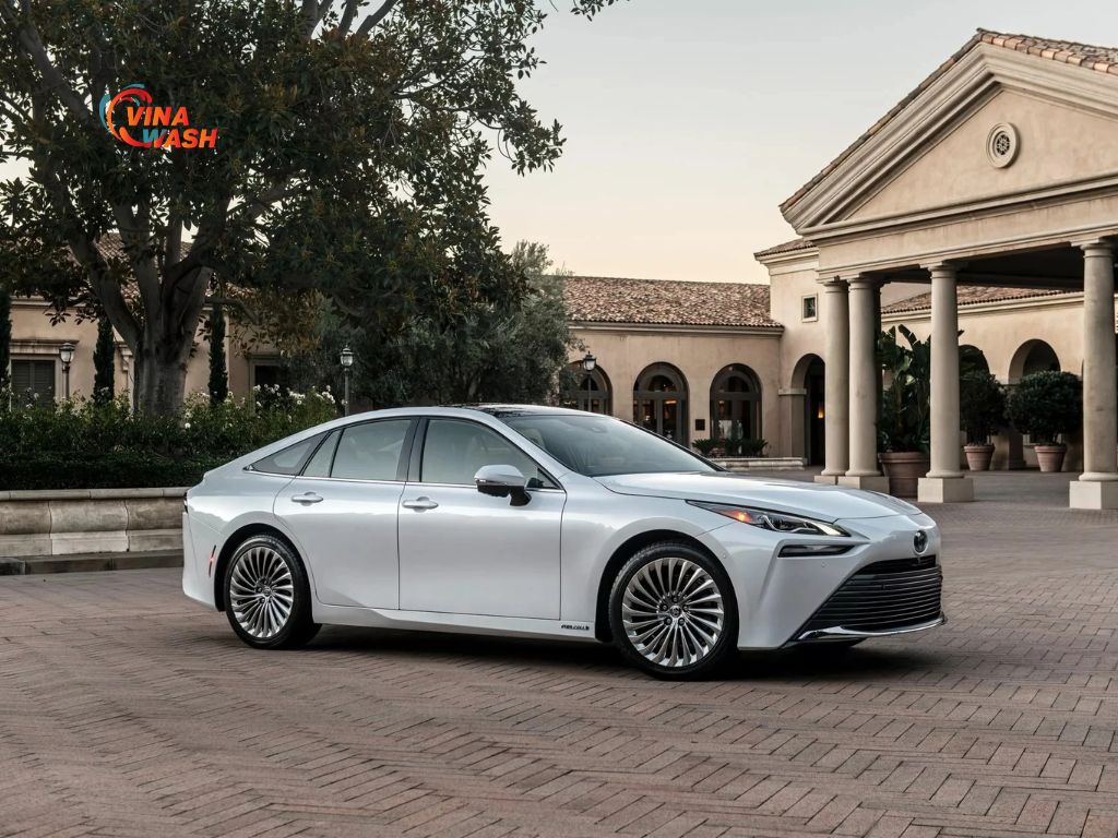 Tại Mỹ, Toyota đã áp dụng chính sách giảm giá mạnh cho mẫu Mirai Limited 2023, có lúc chỉ còn 26.400 USD (khoảng 650 triệu đồng)