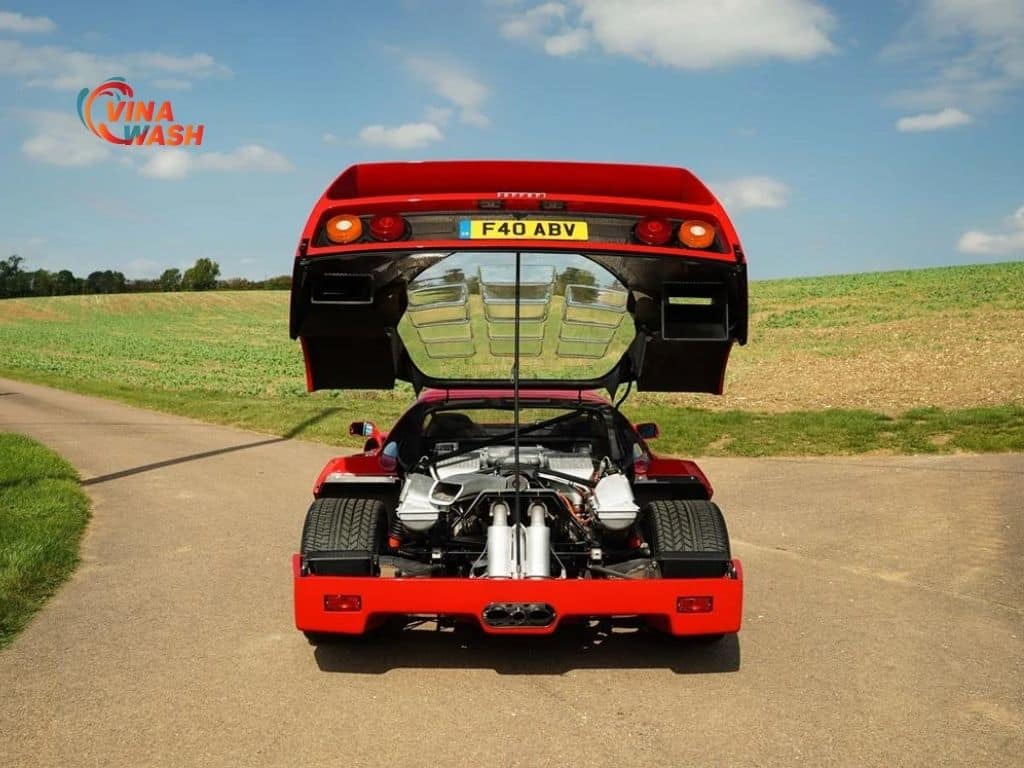 Thiết kế của F40 để đua, không giải trí, không túi khí 