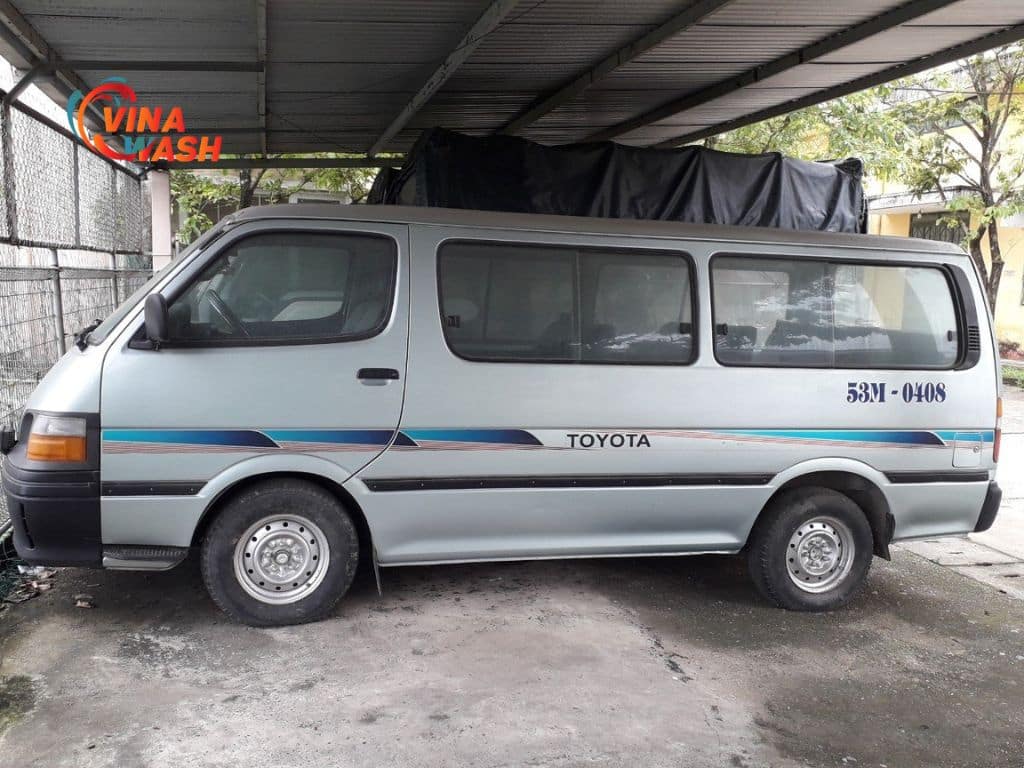 Toyota Hiace 1999 là dòng xe khá được ưa chuộng tại Việt Nam trước 2010