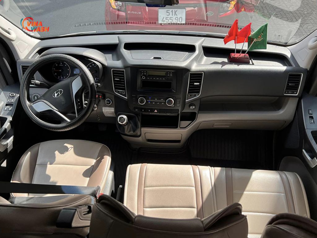 Thiết kế khoang lái của Hyundai Solati