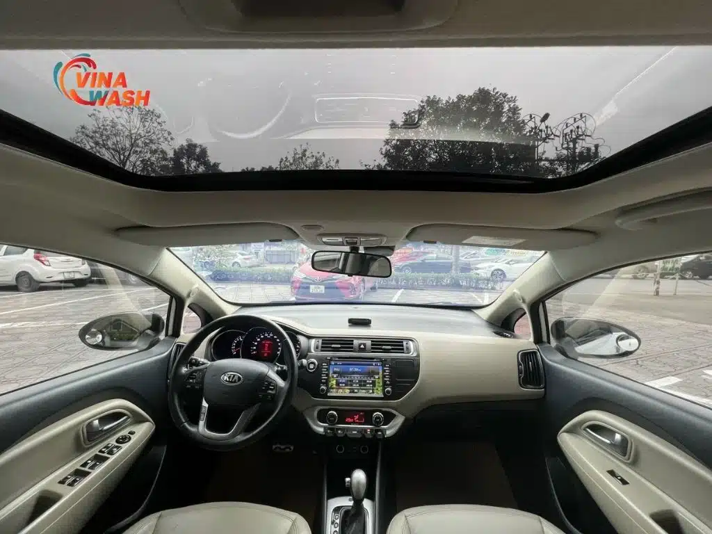 Thiết kế khoang lái của Kia Rio