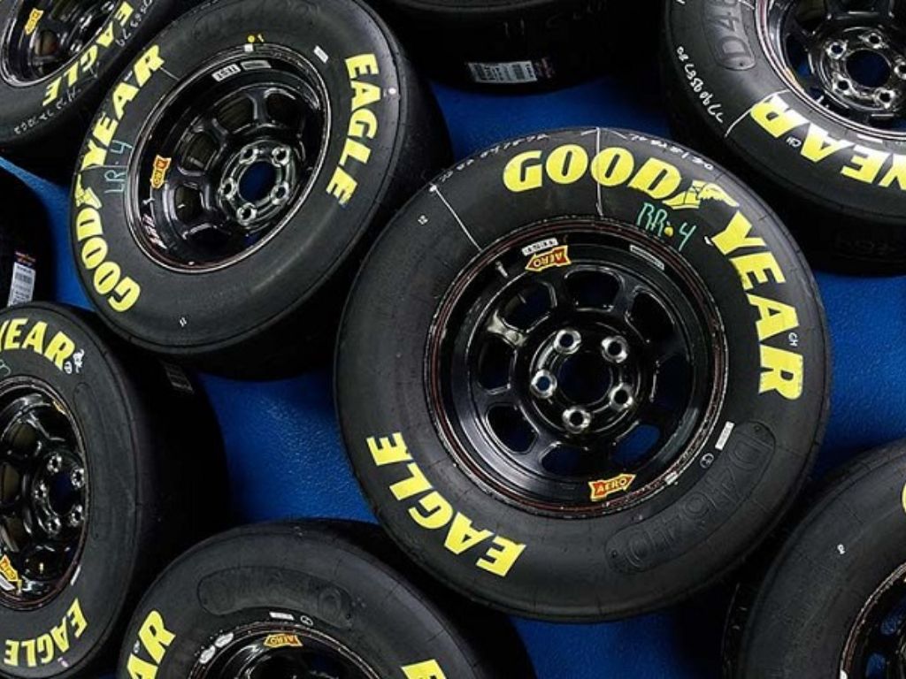 Lốp xe Goodyear Eagle hiệu suất cao dùng cho xe đua chuyên nghiệp