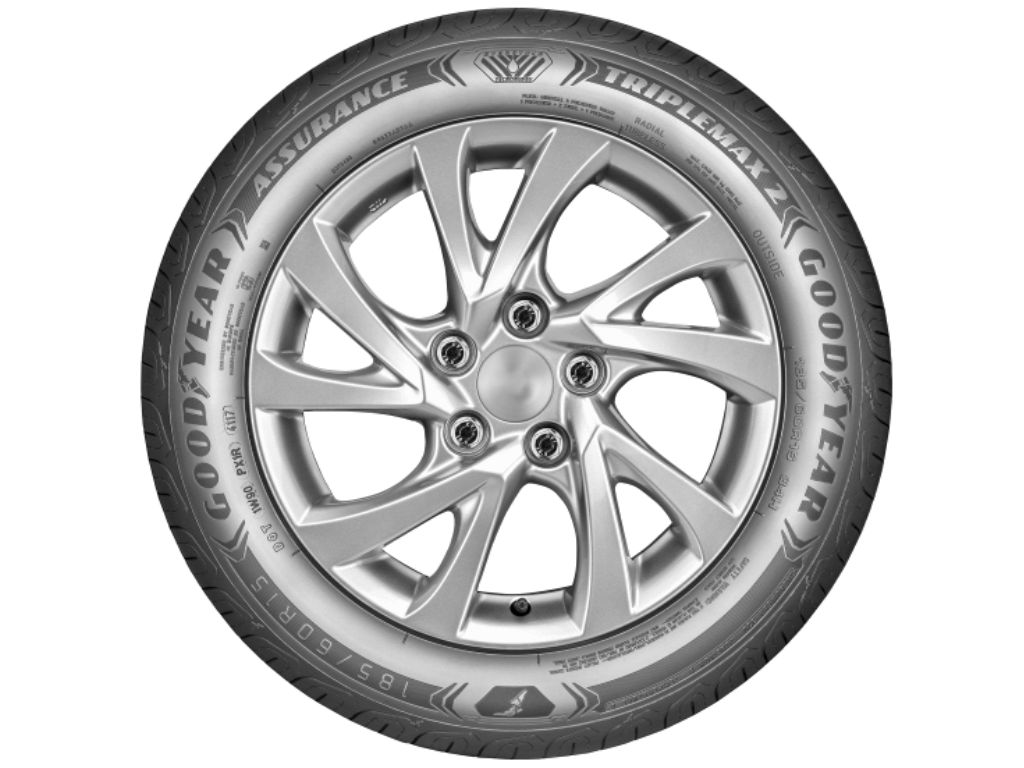 Lốp xe Goodyear Assurance TripleMax 2 bám đường tốt, an toàn khi di chuyển trời mưa