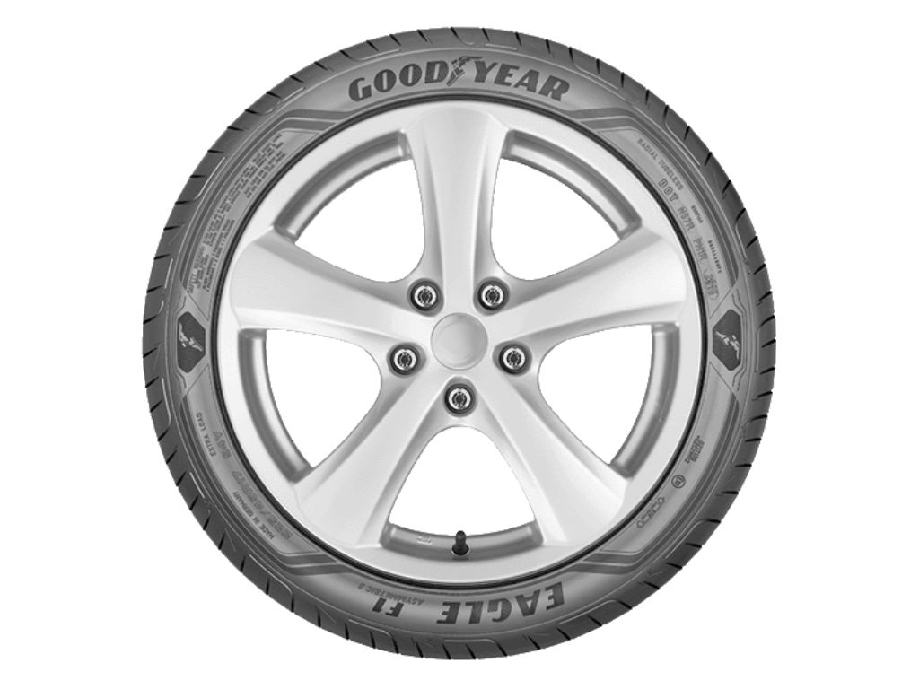 Lốp xe Goodyear Eagle F1 với mâm 5 chấu thể thao, phù hợp cho xe sedan hiệu suất cao.