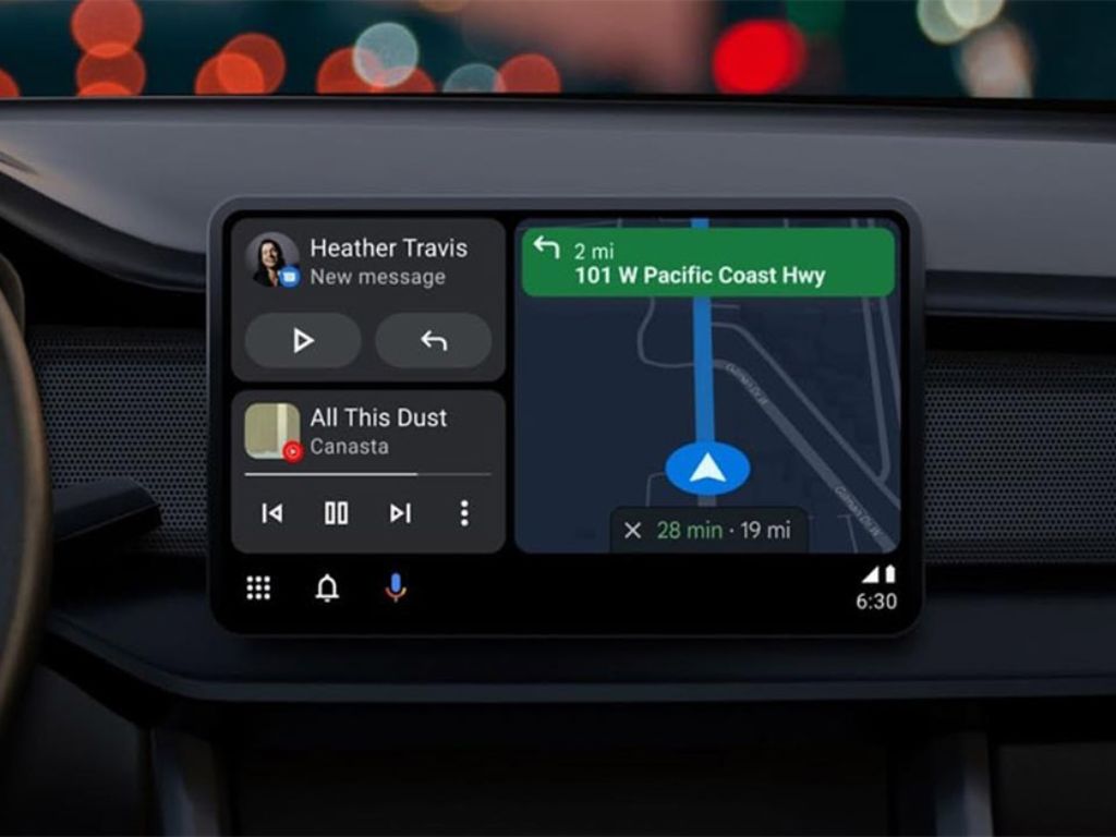 Màn hình Android Auto hiển thị bản đồ chỉ đường và trình phát nhạc trên ô tô.