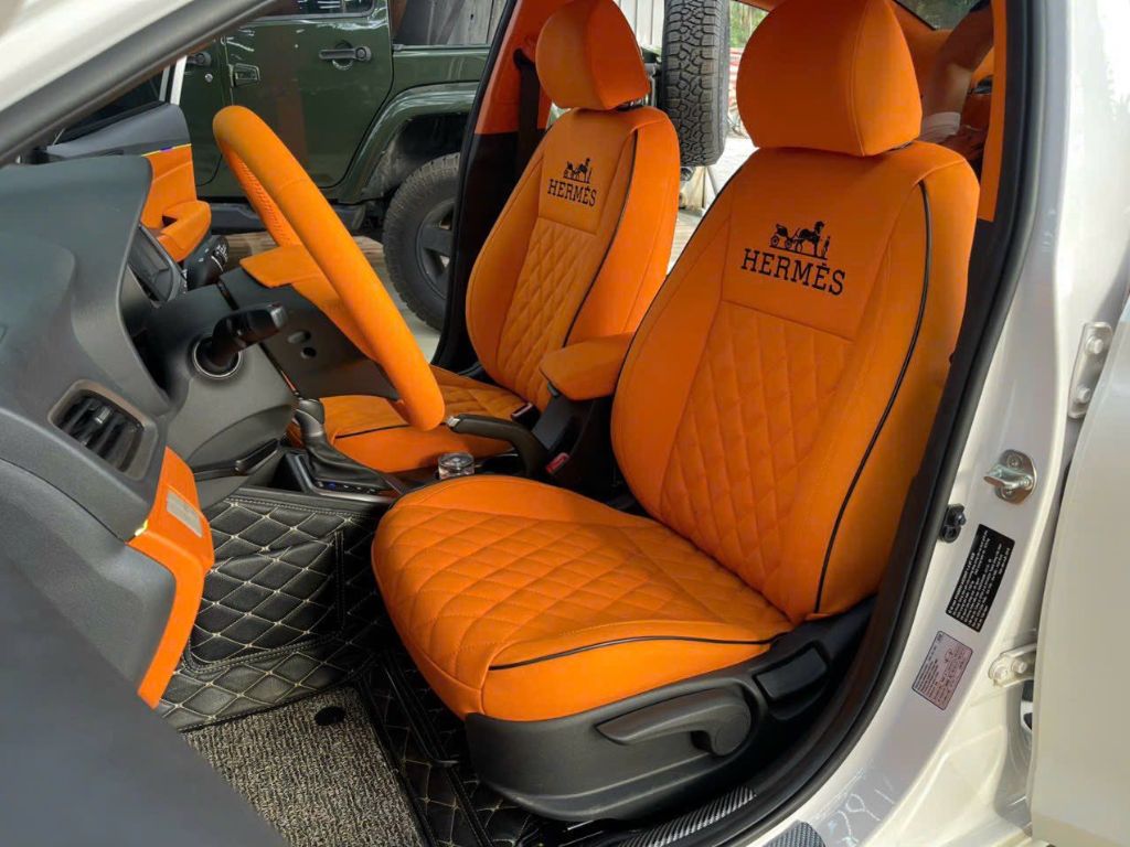 Nội thất xe bọc da màu cam Hermes sang trọng – bọc ghế da ô tô giá rẻ không thể đạt độ tinh tế và sang như da cao cấp.