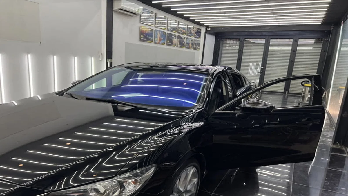 Xe ô tô hoàn thiện sau khi dán phim tại đại lý phim cách nhiệt