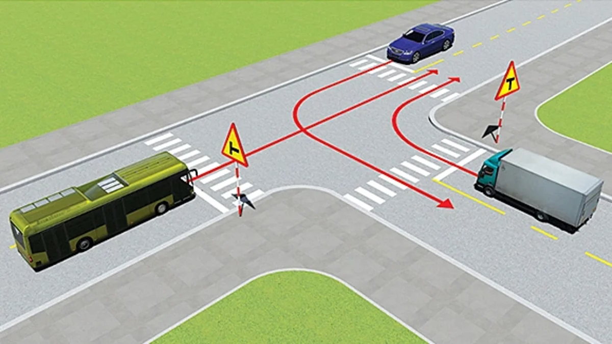 Giao lộ chữ T có xe tải, xe khách, xe con trên đường ưu tiên