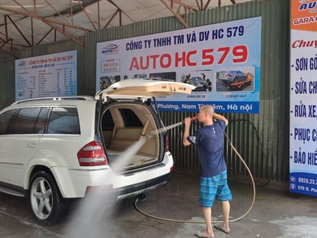 Garage ô tô Auto HC 579 cung cấp dịch vụ rửa xe, cứu hộ và chăm sóc xe chuyên nghiệp tại Hà Nội