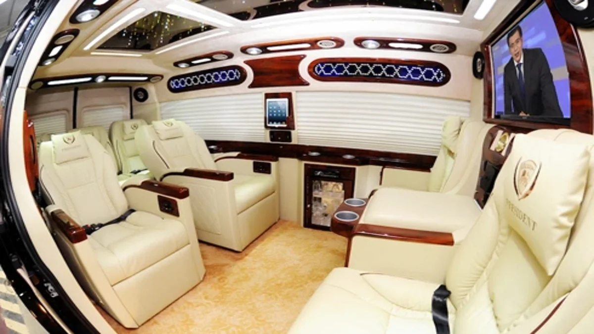 Nội thất xe Limousine 7 chỗ sang trọng