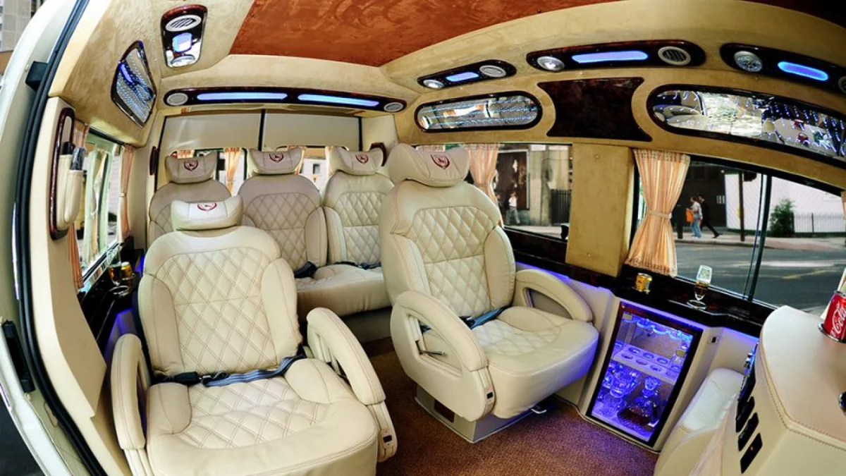 Nội thất sang trọng xe Limousine 7 chỗ