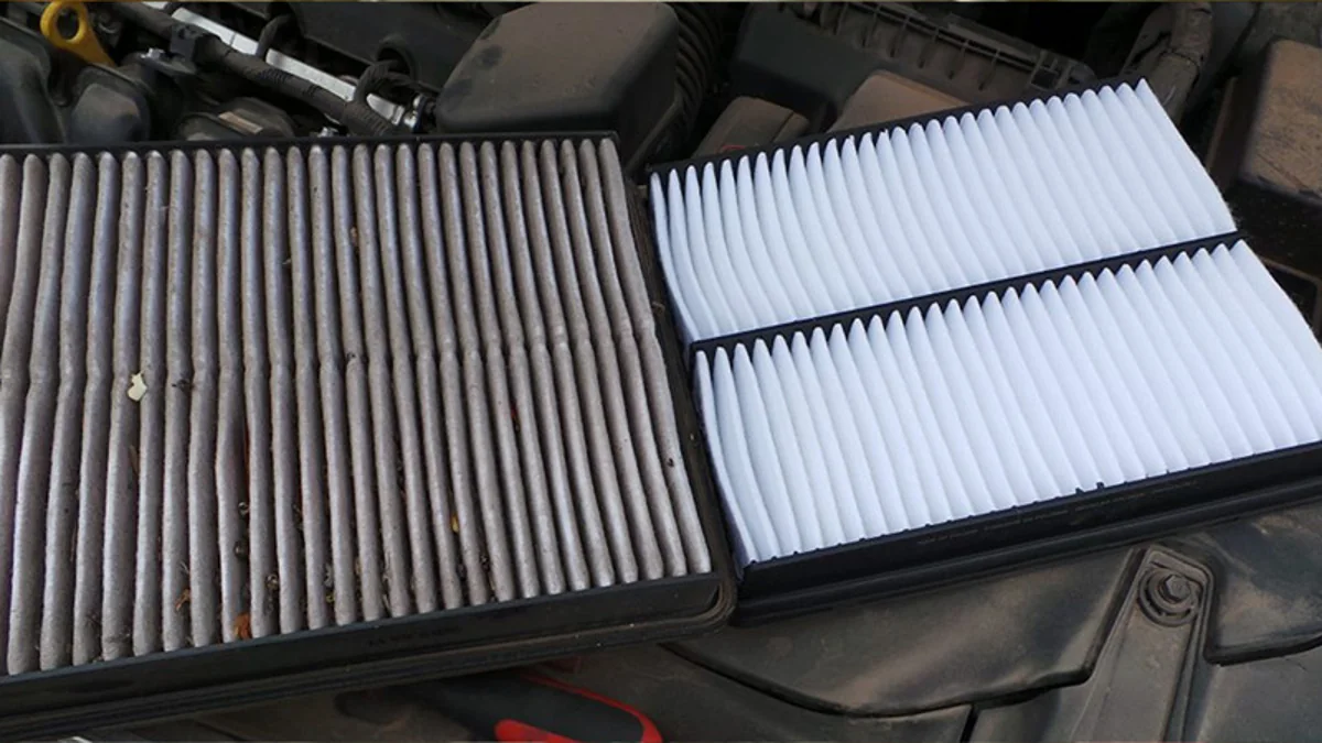 Khử mùi ô tô bằng cách thay lọc gió