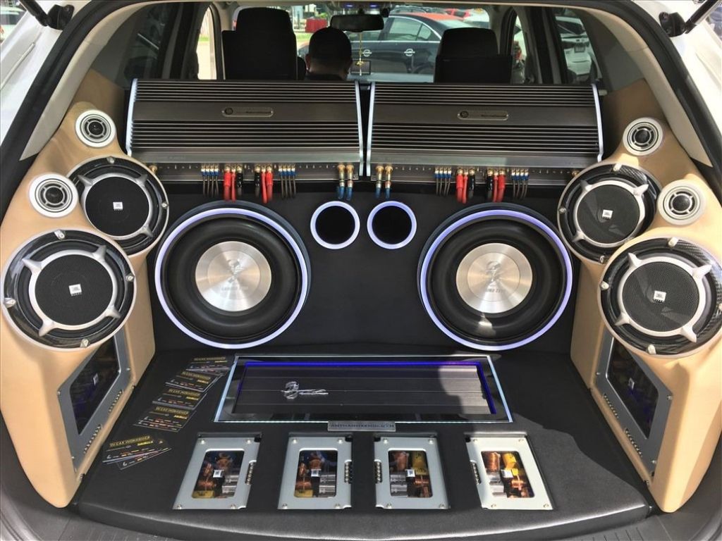 Hệ thống âm thanh độ xe hơi chuyên nghiệp với loa sub ô tô
