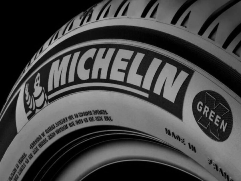 Lốp xe ô tô Michelin chất lượng cao với công nghệ tiết kiệm nhiên liệu và độ bền vượt trội.