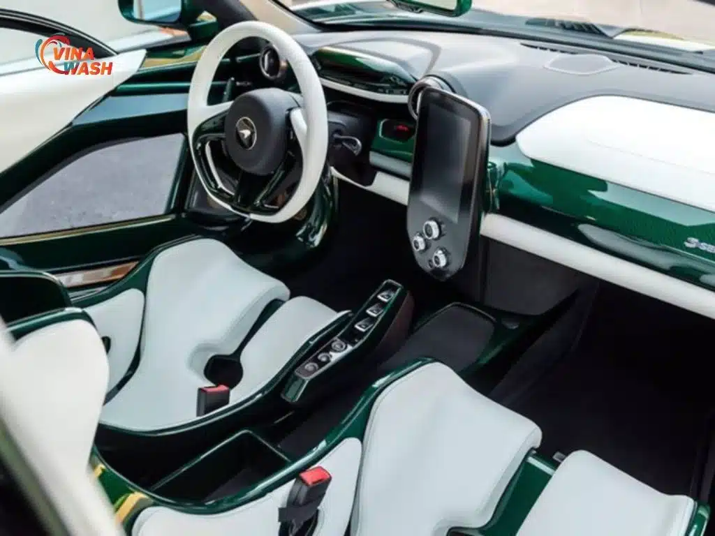Thiết kế vô lăng - táp lô McLaren P1