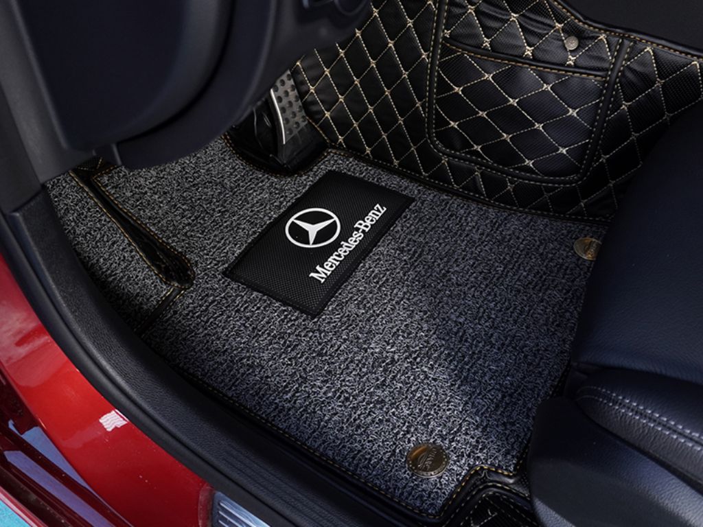 Thảm lót sàn 6D da cao cấp cho xe Mercedes-Benz, may vân kim cương sang trọng và chống trượt tốt.