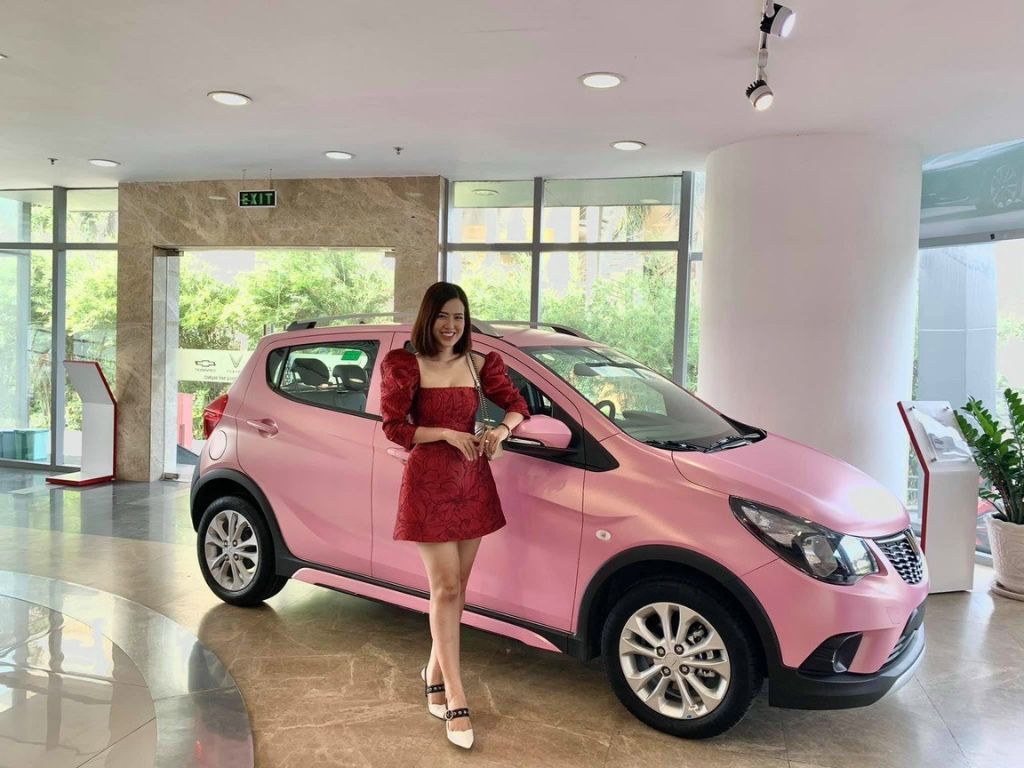 Xe 4 chỗ đẹp màu hồng cá tính dành cho nữ giới hiện đại