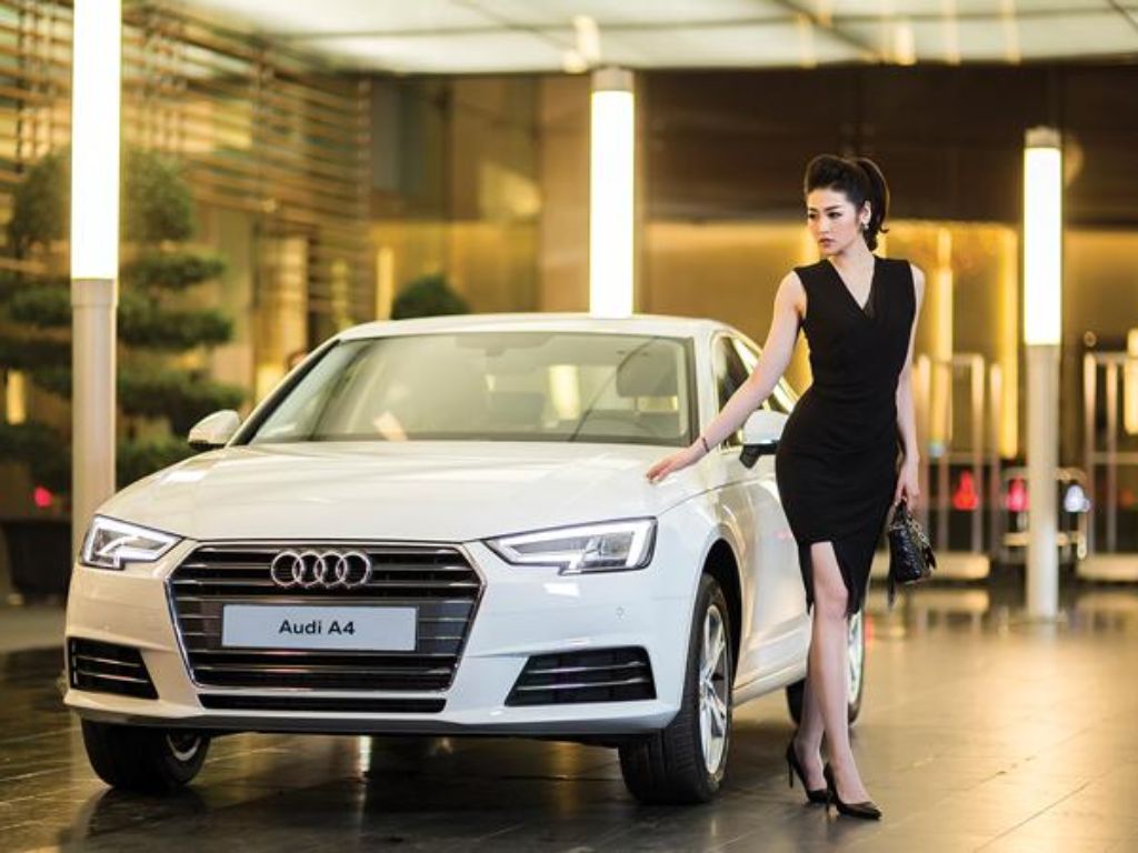 Xe 4 chỗ đẹp Audi A4 màu trắng sang trọng kèm người mẫu thời trang