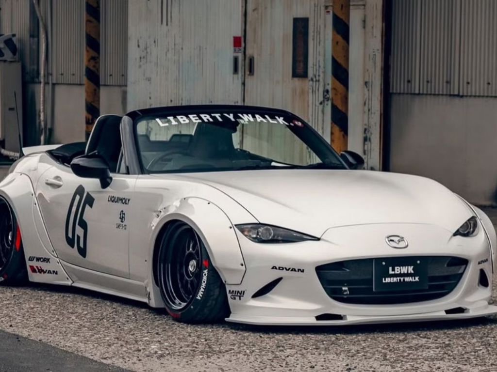 Mazda MX-5 Miata Liberty Walk độ widebody – mẫu xe hơi 2 chỗ mui trần cá tính phong cách Nhật Bản.