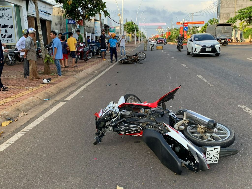 Hiện trường vụ tai nạn xe máy trên đường phố – nhìn thấy tai nạn xe máy đánh con gì để gặp may mắn
