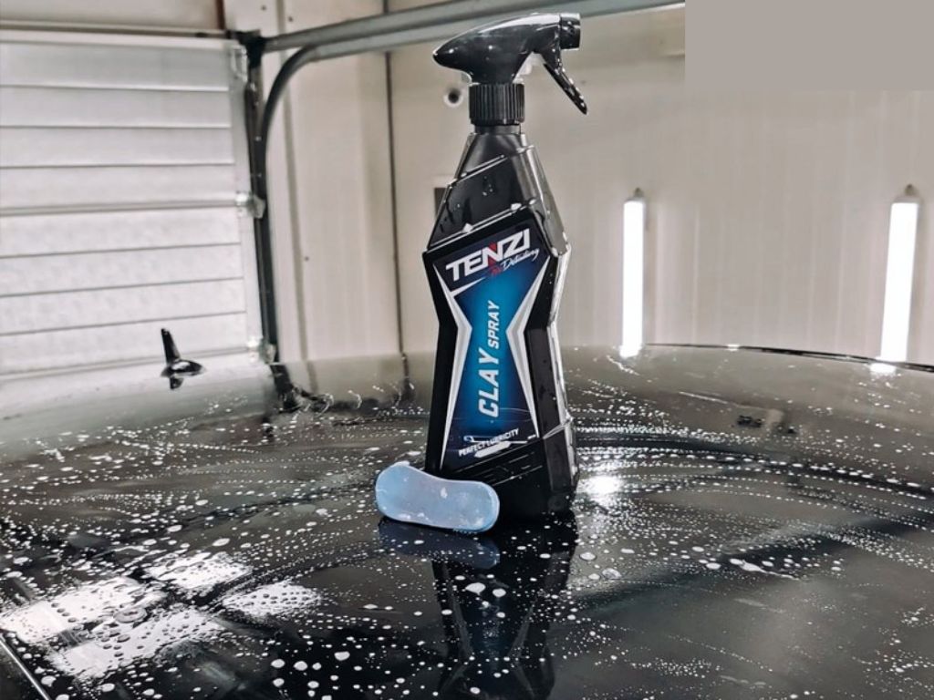 Dung dịch chuyên dụng tẩy bụi sơn xe ô tô