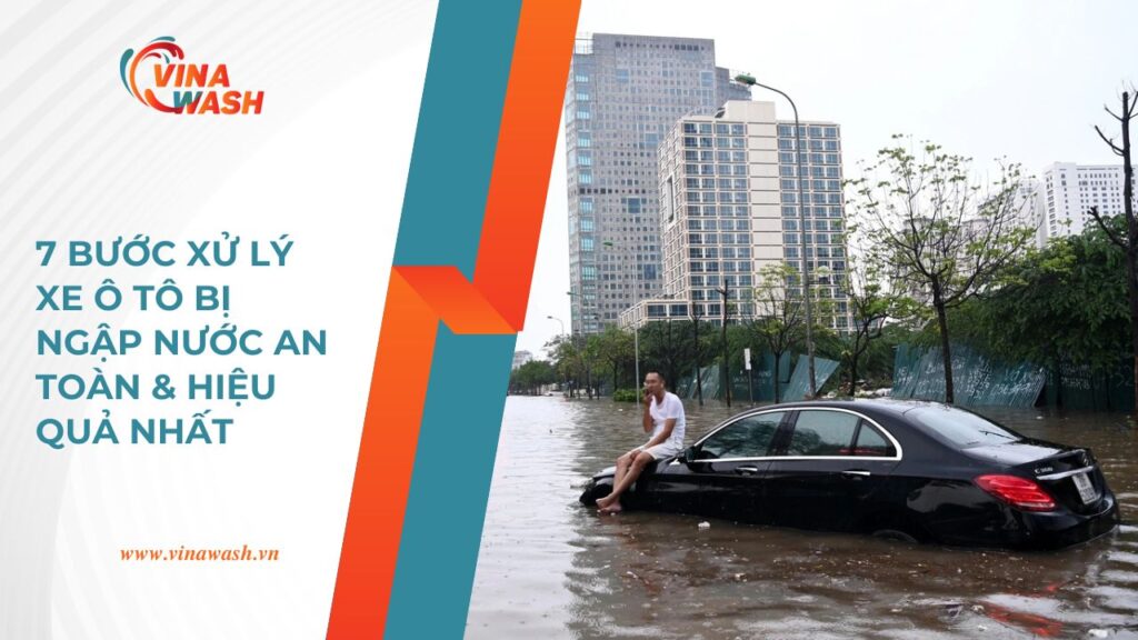 Xe ô tô Mercedes ngập giữa đường mưa lớn