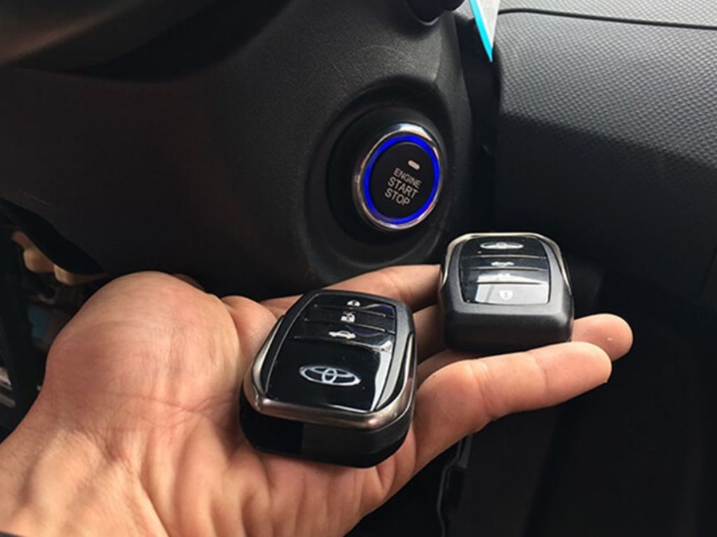 Pin chìa khóa ô tô Toyota
